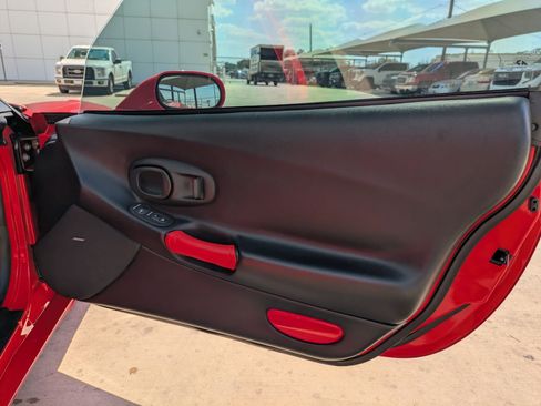 Used 1999 Chevrolet Corvette Coupe w/ Memory Pkg image 26