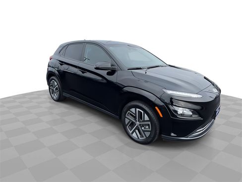 Used 2023 Hyundai Kona SE image 2