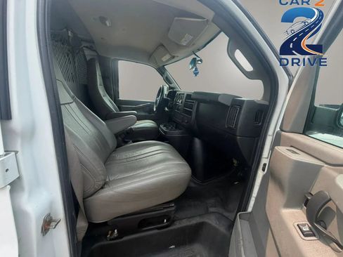 Used 2017 Chevrolet Express 2500 RWD image 11