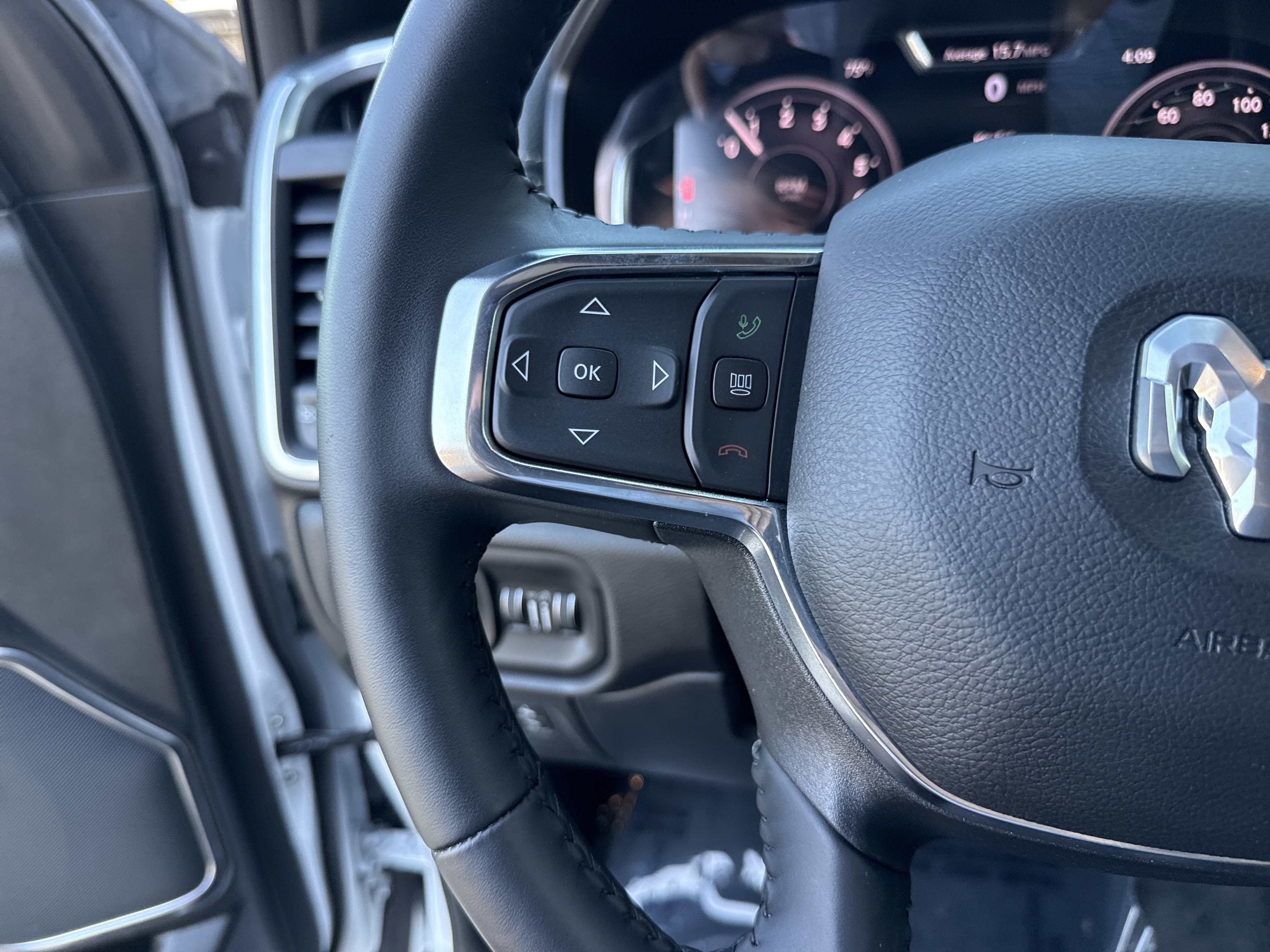 Used 2024 RAM 1500 Laramie AWD/4WD image 18