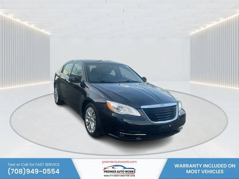 Used 2011 Chrysler 200 Limited FWD image 3