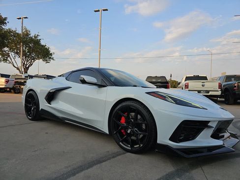 Used 2021 Chevrolet Corvette Stingray Premium Conv w/ Z51 Performance Package RWD image 3