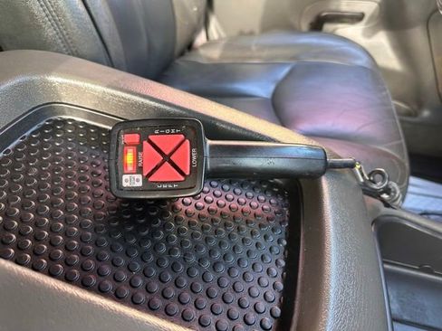 Used 2004 Chevrolet Silverado 2500 LT w/ Heavy-Duty Power Package image 22