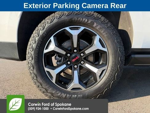 Used 2025 GMC Yukon XL AT4 w/ AT4 Premium Package AWD/4WD image 9