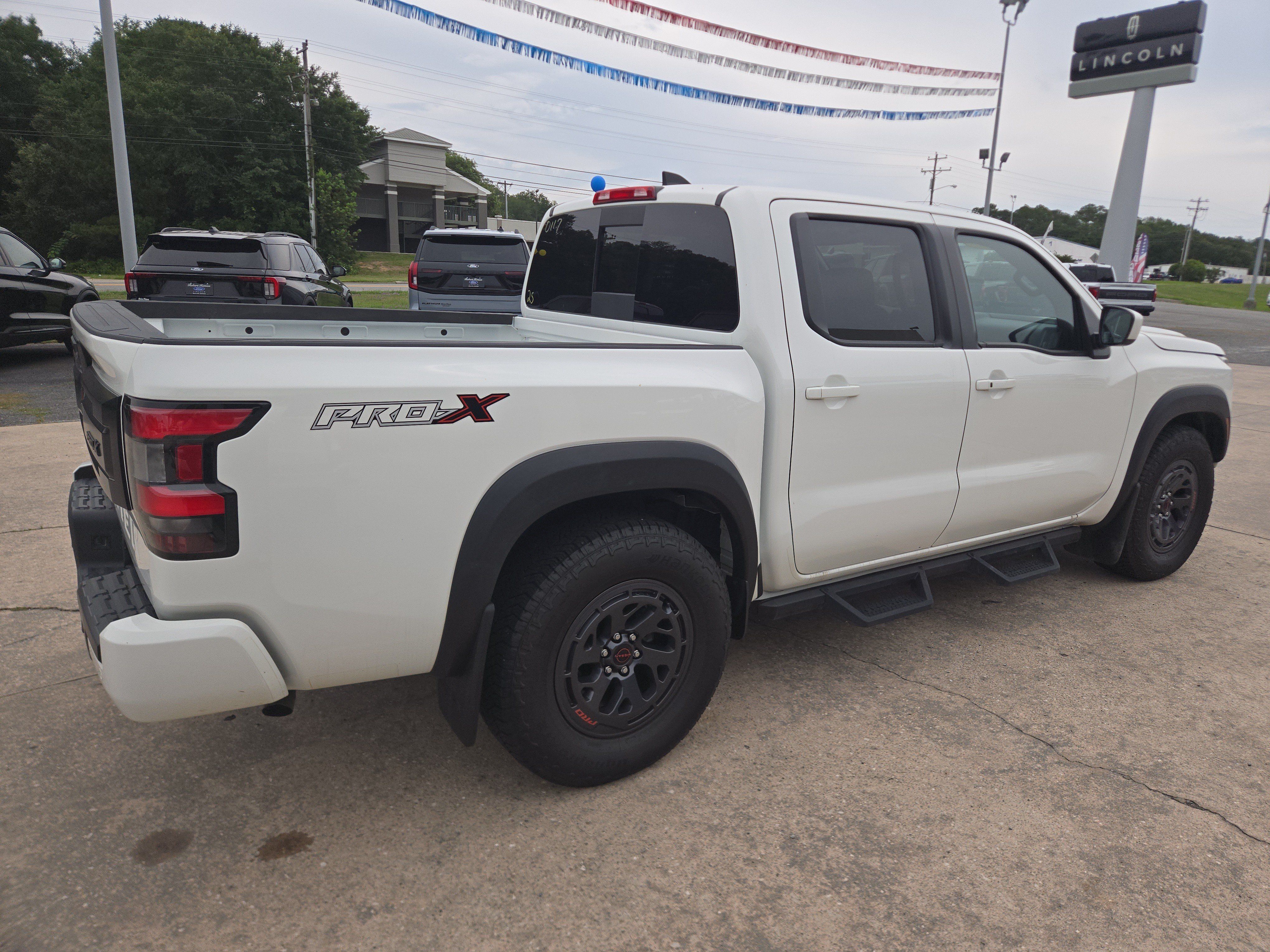 Used 2025 Nissan Frontier Pro-X w/ Tow Package RWD image 6