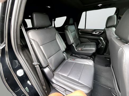 Used 2022 Chevrolet Tahoe Z71 w/ Z71 Off-Road Package AWD/4WD image 18