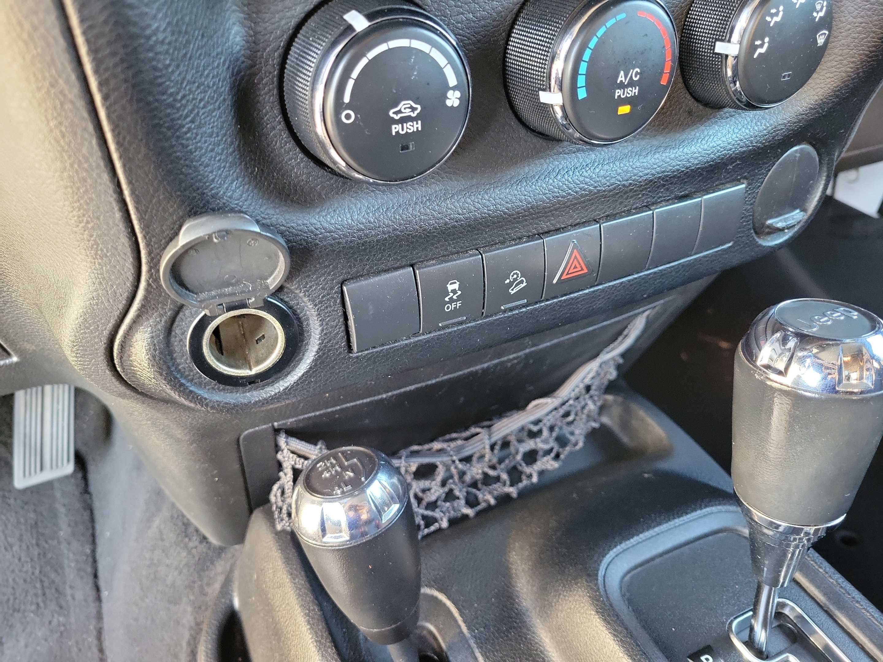 Used 2013 Jeep Wrangler Sport w/ Connectivity Group AWD/4WD image 19
