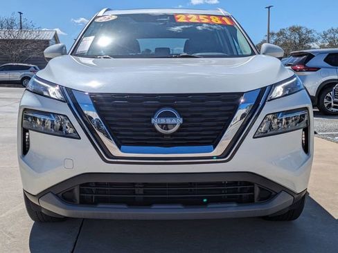 Used 2023 Nissan Rogue SV w/ SV Premium B Package image 2