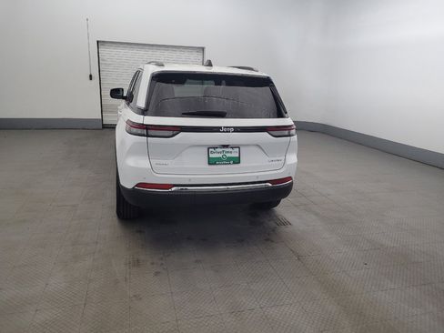 Used 2023 Jeep Grand Cherokee Laredo w/ Luxury Tech Group I AWD/4WD image 6