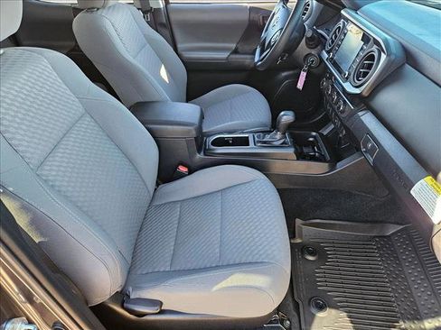 Used 2022 Toyota Tacoma SR image 18