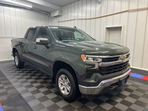 Used 2025 Chevrolet Silverado 1500 LT image 2