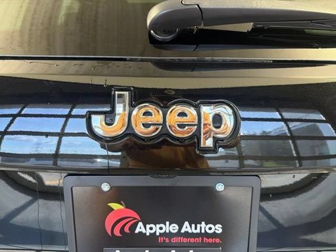Certified 2017 Jeep Grand Cherokee Overland AWD/4WD image 9