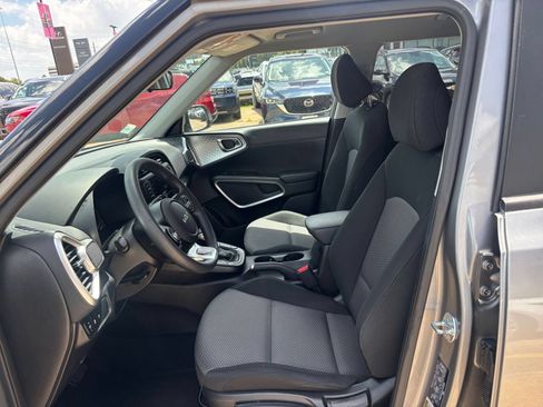 Used 2025 Kia Soul LX w/ LX Technology Package FWD image 24