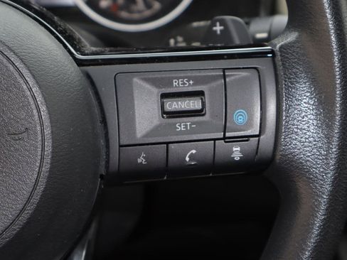 Used 2021 Nissan Rogue SV FWD image 13