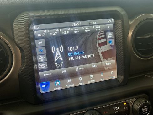 Used 2023 Jeep Wrangler Unlimited w/ Cold Weather Group AWD/4WD image 19