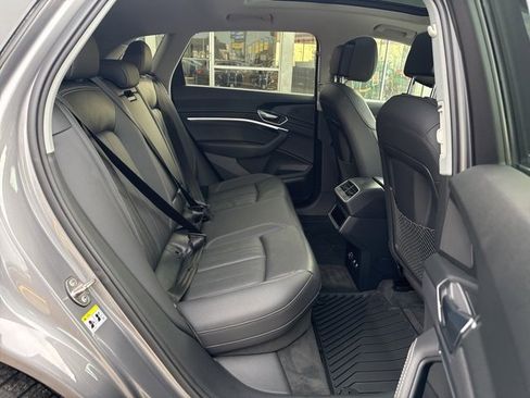 Used 2019 Audi e-tron Premium Plus image 21