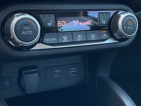 New 2025 Nissan Versa SR w/ Trunk Package image 28