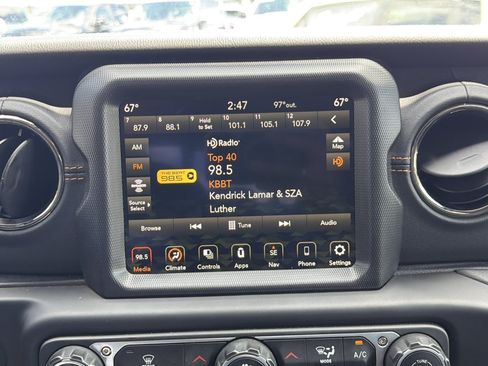 Used 2023 Jeep Gladiator Overland AWD/4WD image 22