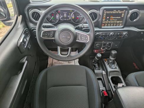 Used 2023 Jeep Wrangler Unlimited Rubicon 4xe AWD/4WD image 15