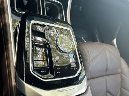 Used 2025 BMW 740i xDrive AWD/4WD image 22