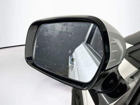 Used 2025 Kia Carnival FWD image 16