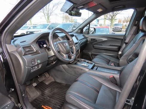 Used 2023 Honda Passport TrailSport image 2