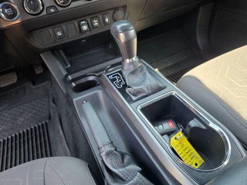Used 2018 Toyota Tacoma TRD Sport AWD/4WD image 21