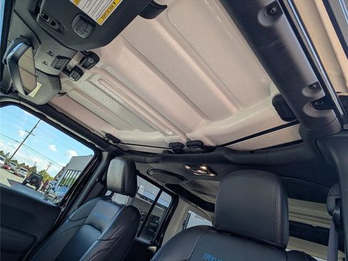 Used 2022 Jeep Wrangler Unlimited Rubicon 4xe w/ Steel Bumper Group image 21