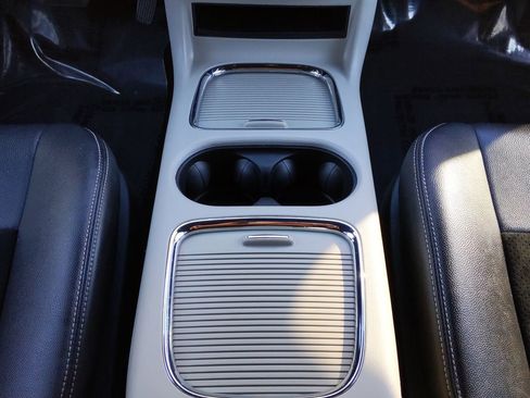 Used 2018 Dodge Grand Caravan SXT FWD image 18