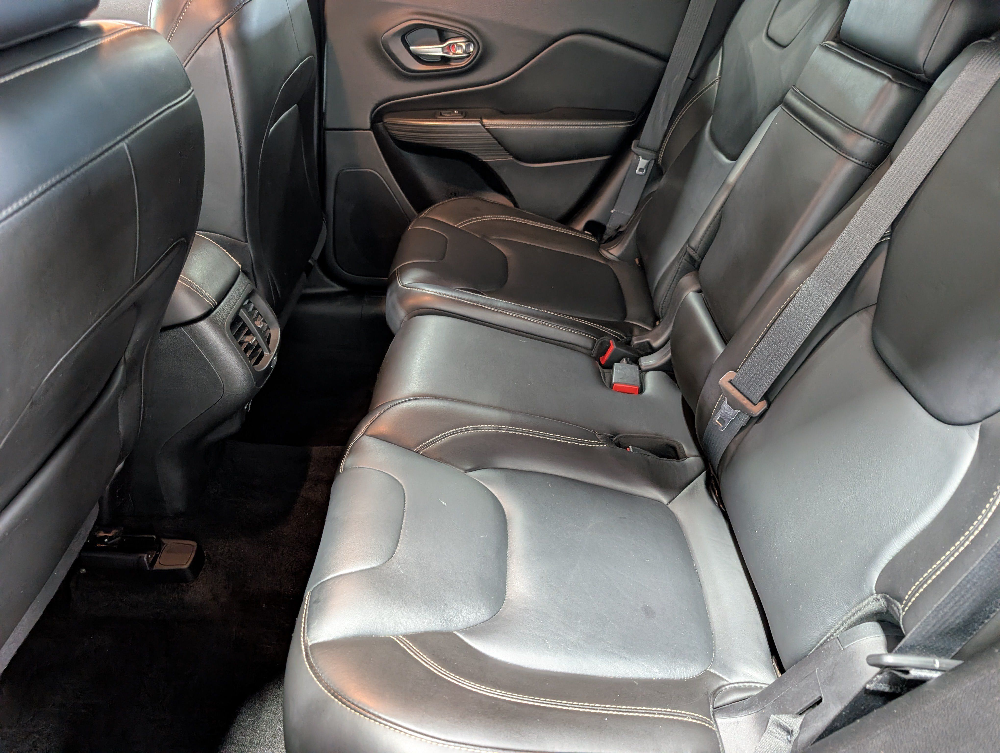 Used 2015 Jeep Cherokee Limited AWD/4WD image 11