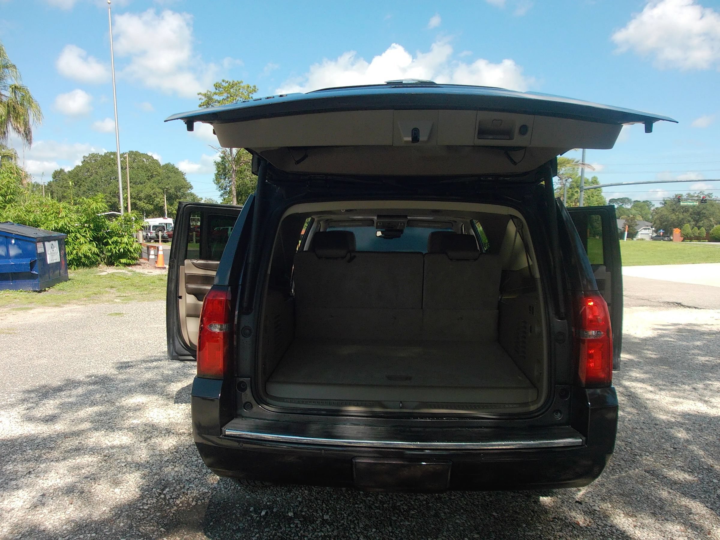 Used 2015 Chevrolet Suburban LTZ RWD image 40