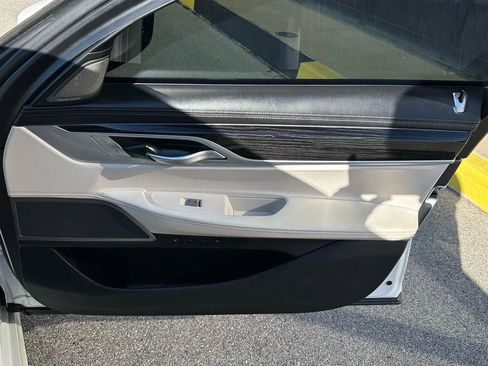 Used 2020 BMW 750i xDrive w/ Executive Package image 33