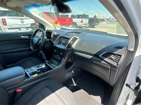 Used 2020 Ford Edge SE image 21
