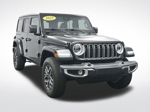 Used 2025 Jeep Wrangler Unlimited Sahara AWD/4WD image 3