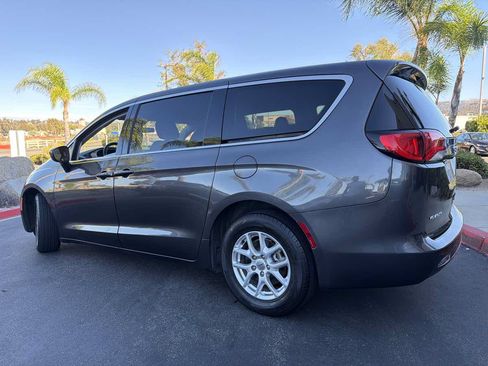 Used 2022 Chrysler Voyager LX FWD image 17