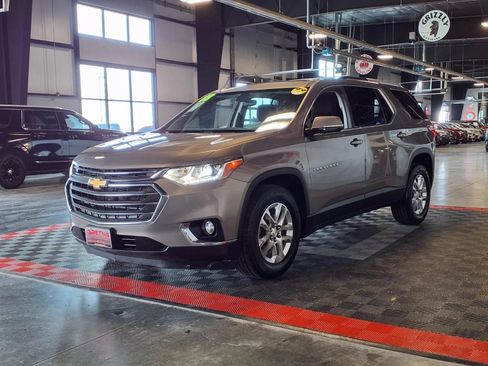 Used 2018 Chevrolet Traverse LT AWD/4WD image 3