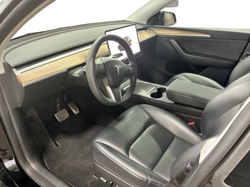 Certified 2023 Tesla Model Y Long Range AWD/4WD image 9