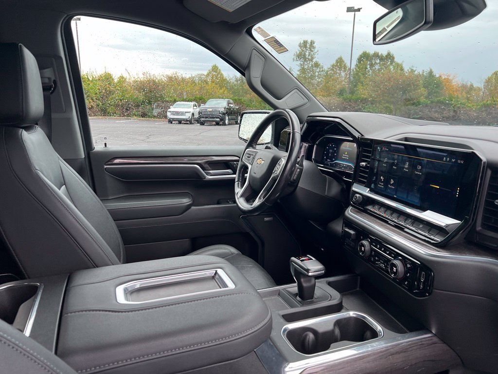 Used 2022 Chevrolet Silverado 1500 LTZ w/ LTZ Convenience Package II AWD/4WD image 9