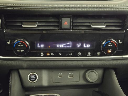 Used 2023 Nissan Rogue SL FWD image 19