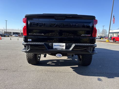 Used 2024 Chevrolet Silverado 1500 ZR2 w/ Technology Package image 9