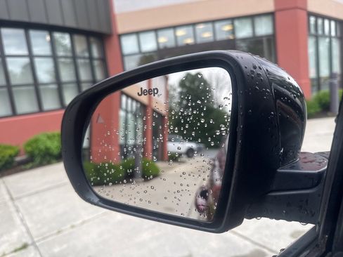 Used 2022 Jeep Compass Limited image 31