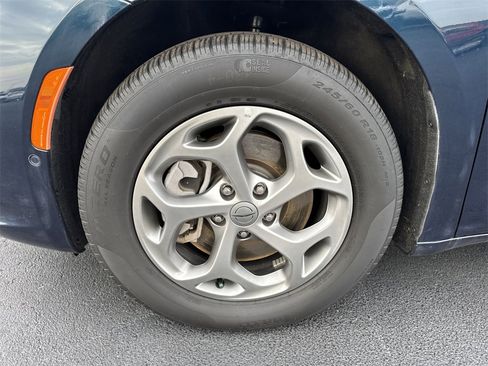 Used 2022 Chrysler Pacifica Limited image 10