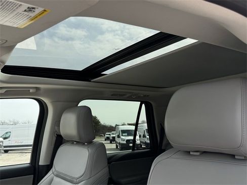 Certified 2025 Ford Expedition Active image 35