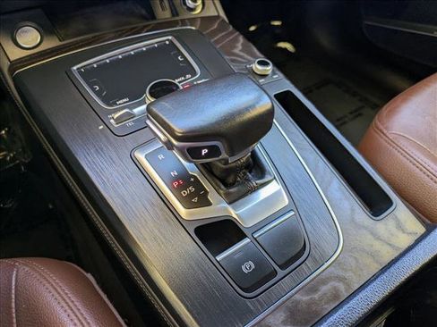 Used 2019 Audi Q5 2.0T Premium Plus w/ Premium Plus Package image 12