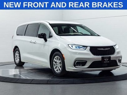 Used 2024 Chrysler Pacifica Touring-L