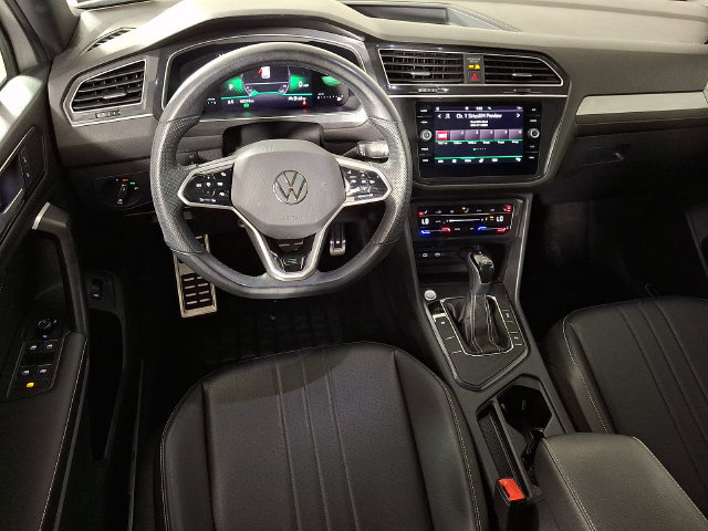 Used 2024 Volkswagen Tiguan SE R-Line FWD image 2