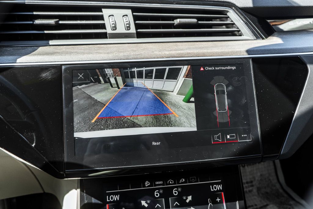 Used 2024 Audi Q8 e-tron Premium AWD/4WD image 9