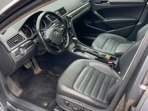 Used 2018 Volkswagen Passat 2.0T SEL Premium FWD image 13