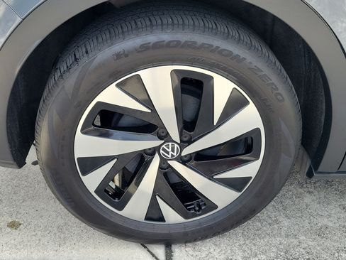 Used 2025 Volkswagen ID.4 Pro RWD image 8