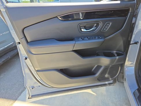 Used 2024 Honda Pilot TrailSport image 12